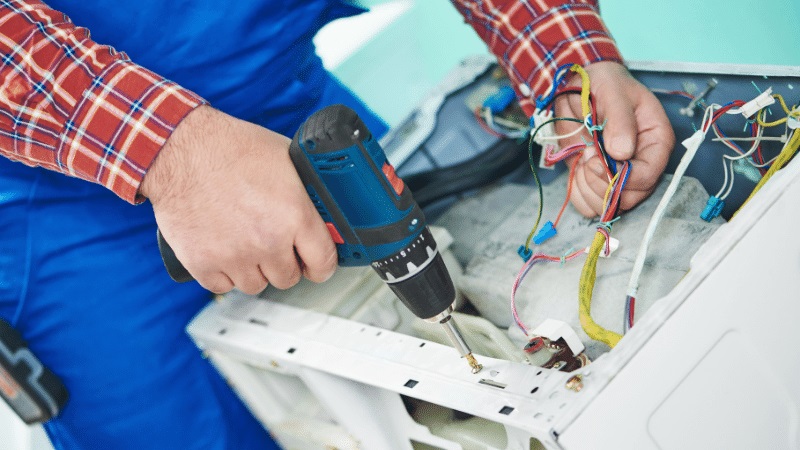Beşiktaş Ariston Ariston çamaşır makinesi kart tamiri – Su almama arızası orijinal parça ile giderildi. - Teknik servis örneği